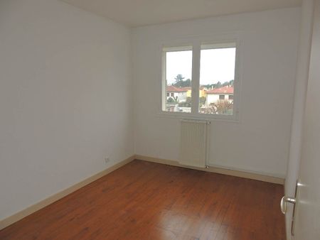Location Appartement 4 pièces 69m² ROMANS SUR ISERE 26100 - Photo 4
