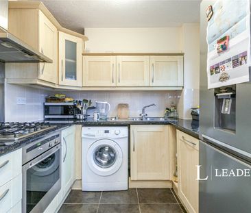 2 bedroom property to rent Parry Drive, Weybridge, KT13 - Photo 5