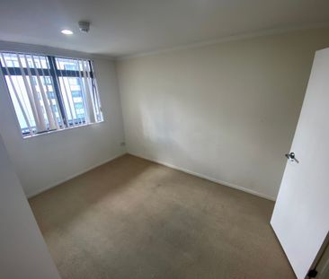 2 Bedroom Newmarket Apartment - Photo 3