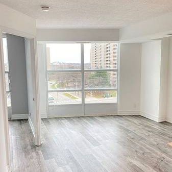 Hurontario/Burnamthrope-Spacious Bright Open Concept 2Bd Pking Locker - Photo 3