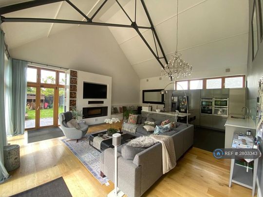 Studio to rent - Photo 1