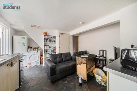 5 bedroom end of terrace house to rent - Photo 2