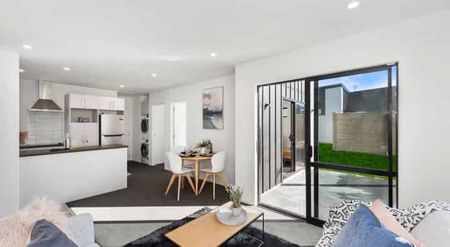 Modern Two-Bedroom Unit – Secure Living in a Handy Location - Close to the Hospital - Photo 4