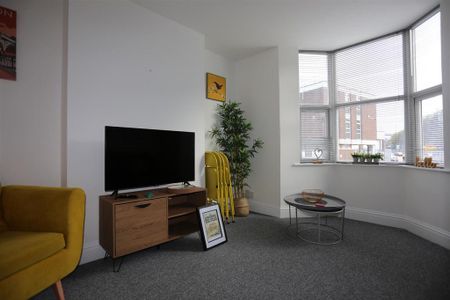 2 bedroom flat to rent - Photo 3