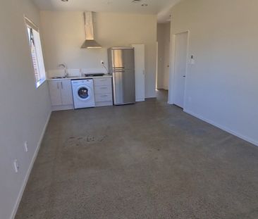 2 Bedroom in Rosehill - Photo 4