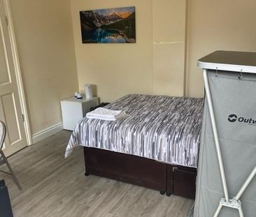 Studio Flat, Curzon Avenue, HA7 - Photo 4