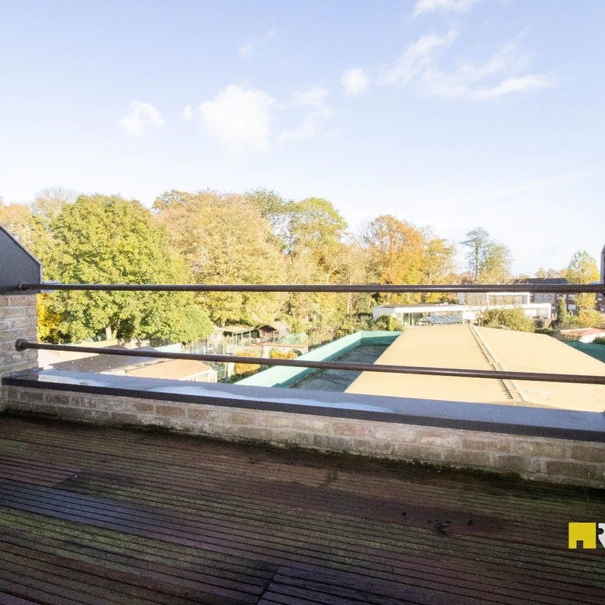 Lichtrijk en ruim duplex-appartement met terras voor- en achteraan én garagebox - Foto 1