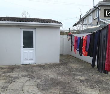 Room in 4-bedroom apartment in North Central Area, Dublin - Photo 1