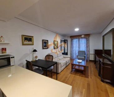 Piso de alquiler en Plaza Fernando Conde - Montero Ríos, Centro - A... - Photo 4