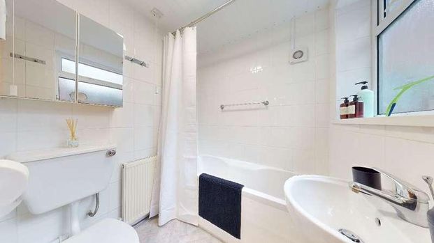 Claremont Avenue, Reynoldson Street, HU5 - Photo 1