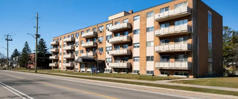 Franklin Manor Apartments - PARKING SPACE, WATER & HEAT INCLUDED, HYDRO EXTRA | 140 Franklin St N, Kitchener - Photo 1