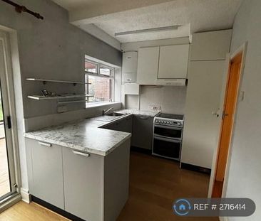 3 bedroom semi-detached house to rent - Photo 6