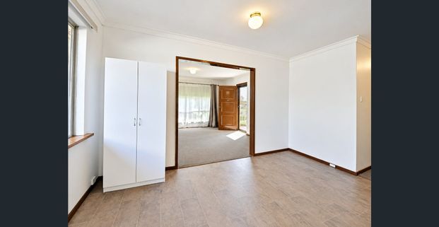 3-Bedroom Home in Convenient Beckenham Location - Photo 1
