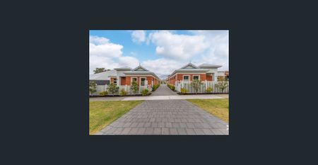 Stunning, Private Villa in the Perfect Location - Photo 3