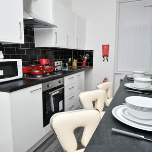 1 bed house share to rent in Grant Street, Burnley, BB11 - Photo 2