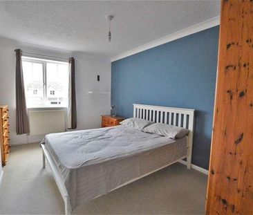 Clover Gardens, Stamford, PE9 - Photo 1