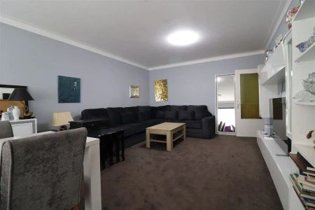 Ruim 3-slaapkamerappartement met terras - foto 2