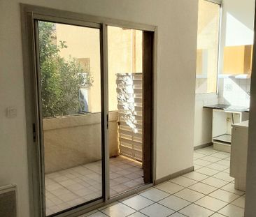 Location Appartement 4 pièces 97m² NARBONNE 11100 - Photo 2