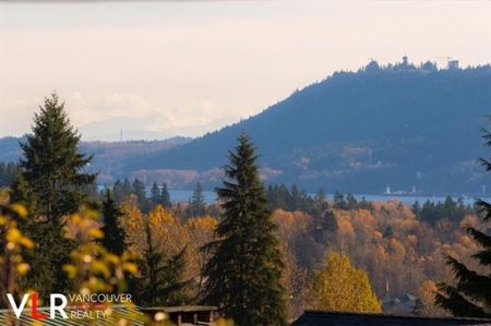 House in North Vancouver, BC - Photo 4