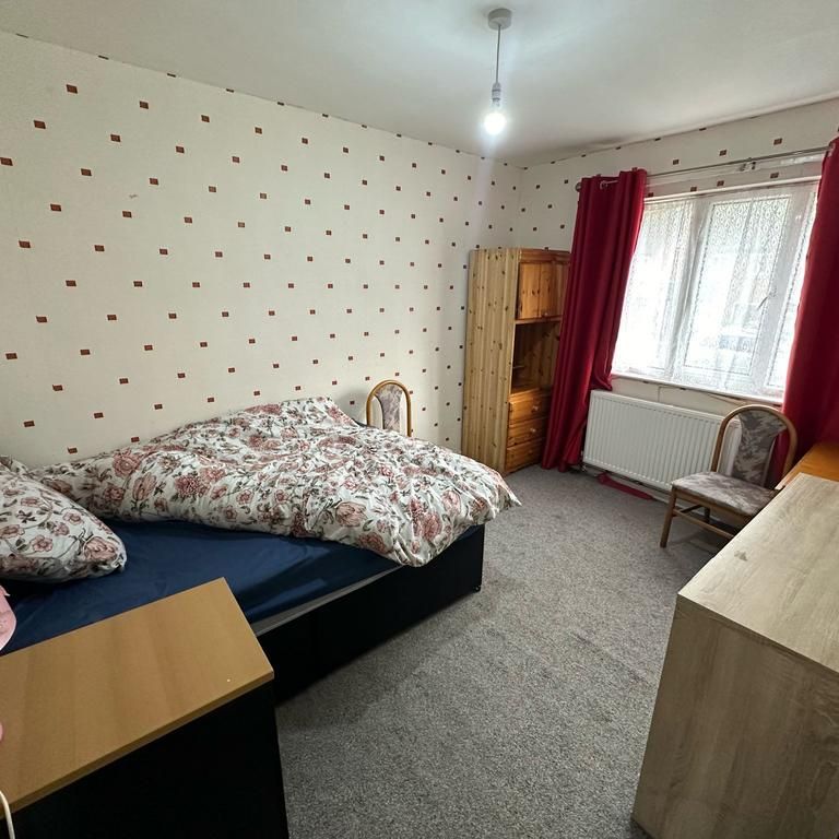 1 bedroom in a house share to rent - Photo 1