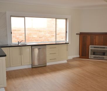IDEALLY LOCATED FAMILY HOME - Photo 1