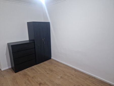 3 Bed Flat, Roberta Street, E2 - Photo 3