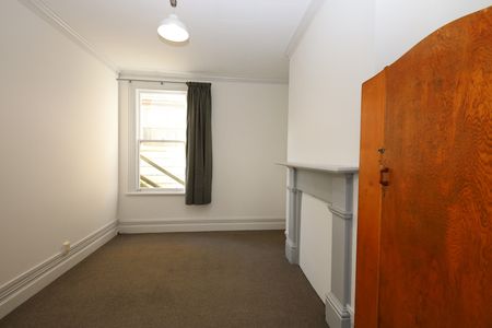 **Spacious 6-Bedroom Flat in Prime City Centre Location – Dunedin, 9016** - Photo 2