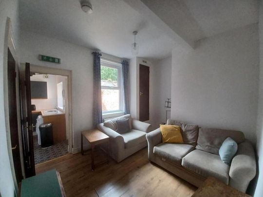 4 bedroom semi-detached house to rent - Photo 1