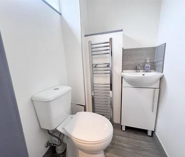 3 bedroom terraced house to rent - Photo 6