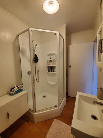 Meadowbank -1 brm unit - Photo 4