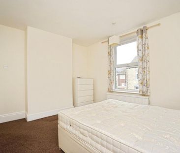 3 bedroom terraced house to rent - Photo 6