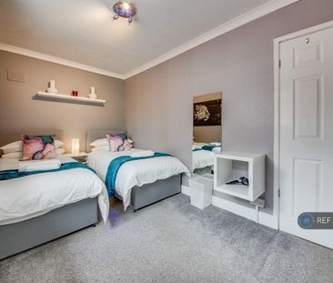 3 bedroom semi-detached house to rent - Photo 3