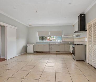 Positioned on a large block in the sought-after suburb of Victory H... - Photo 5