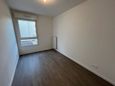 Location Appartement 3 pièces 58m² ELBEUF 76500 - Photo 2