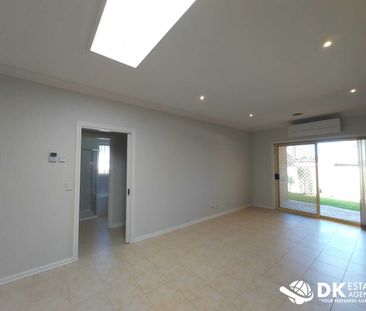 Modern & Spacious 3 Bedroom Unit - Photo 2