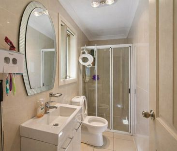 Spacious Granny Flat with Private Yard in Quiet Bossley Park Location - Photo 1