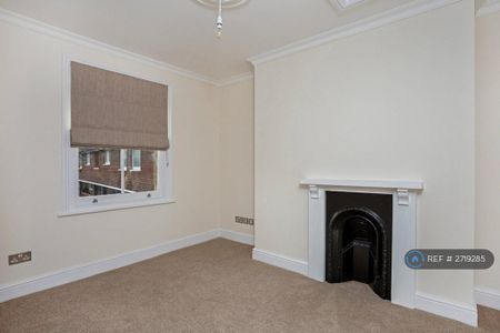 3 bedroom end of terrace house to rent - Photo 4
