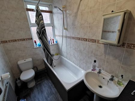 Thornville Road, Hyde Park, Leeds LS6 1JY - Photo 5