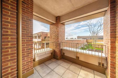 3 bedroom flat to rent - Photo 4