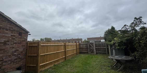 Court Close - Photo 3