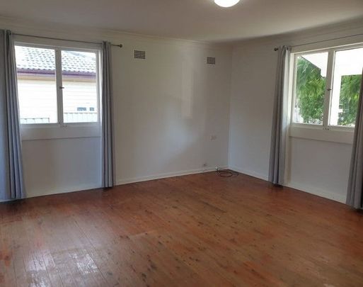 IMMACULATE PRESENTATION! - Photo 1