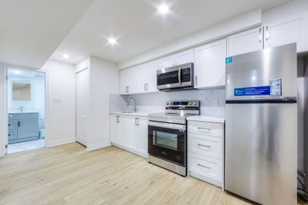 For Lease - 1051 Caven Street, Mississauga, Ontario - Photo 4