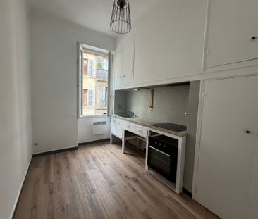 Appartement 2 pièces 65m2 MARSEILLE 1ER 770 euros - Photo 5