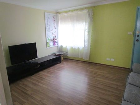 Great Two Bedroom Townhouse - Photo 2