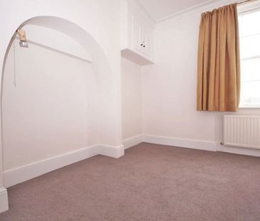 A 2 Bedroom Flat in Lansdown Terrace GL50 2JT - Photo 1