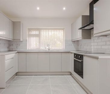 3 bedroom semi-detached bungalow to rent - Photo 4