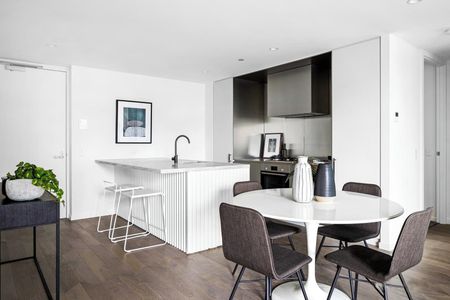 Sophisticated Urban Living - Photo 3