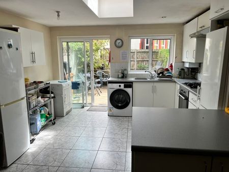 Room in a Shared House, Montrose Road, HA3 - Photo 2