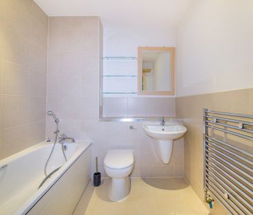 2 Bed Flat, Angel Lane, E15 - Photo 5
