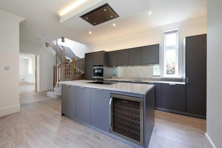 4 bedroom semi-detached house to rent - Photo 5